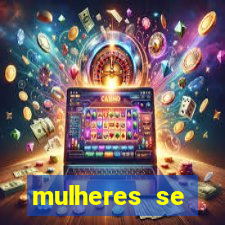 mulheres se exibindo ao vivo